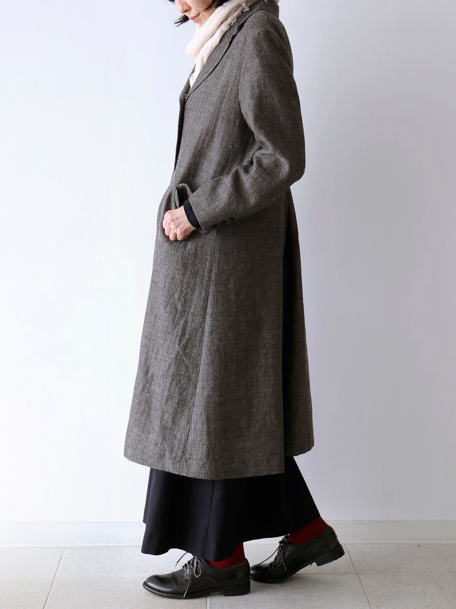 スカート：アリス、ストール：Botto Giuseppe カシミアシルクストール（身長166cm）