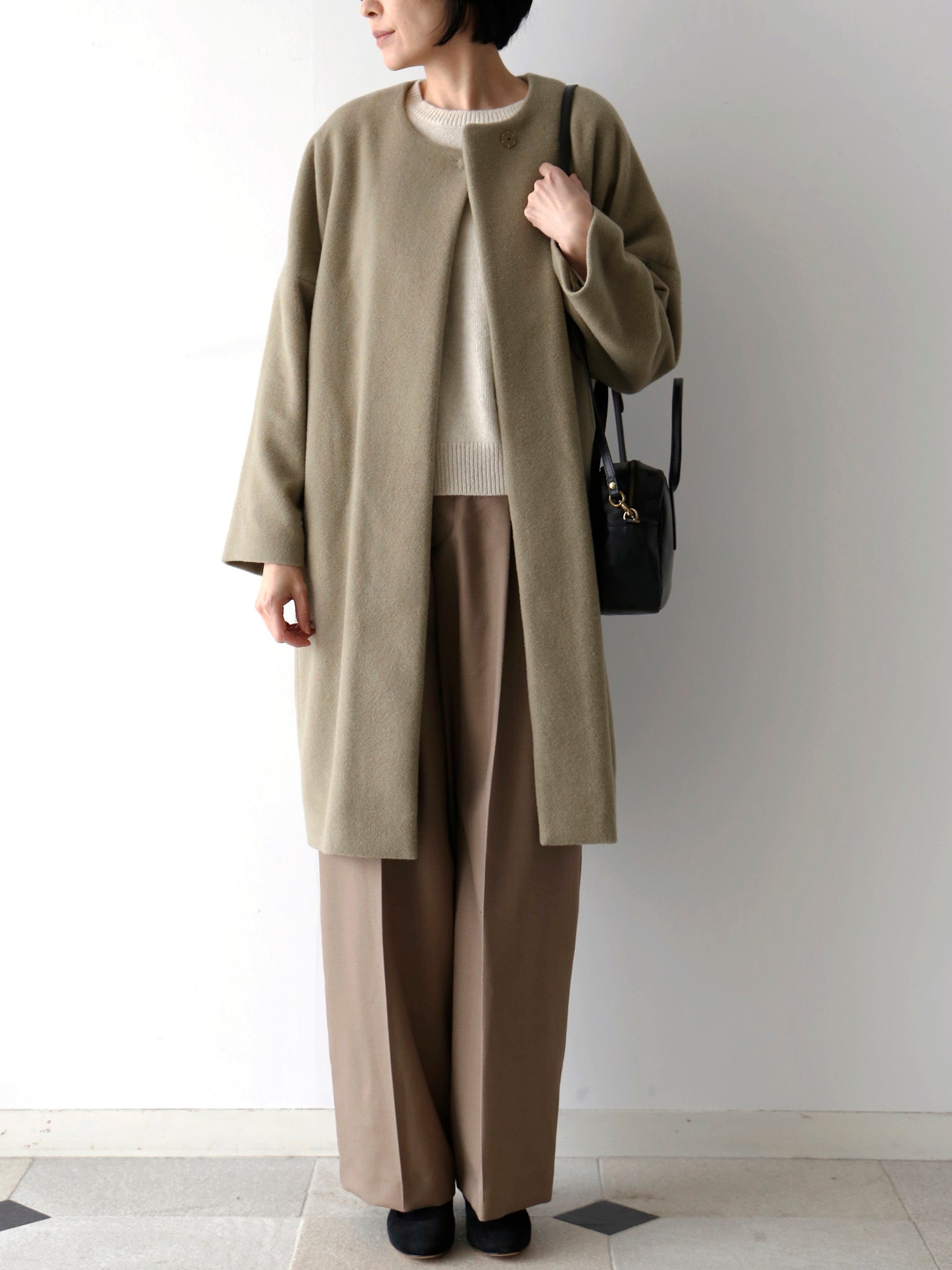 パテ（身長166cm）<br>ニット：ヒューゴ、パンツ：レモンド（11月中旬ご紹介予定）