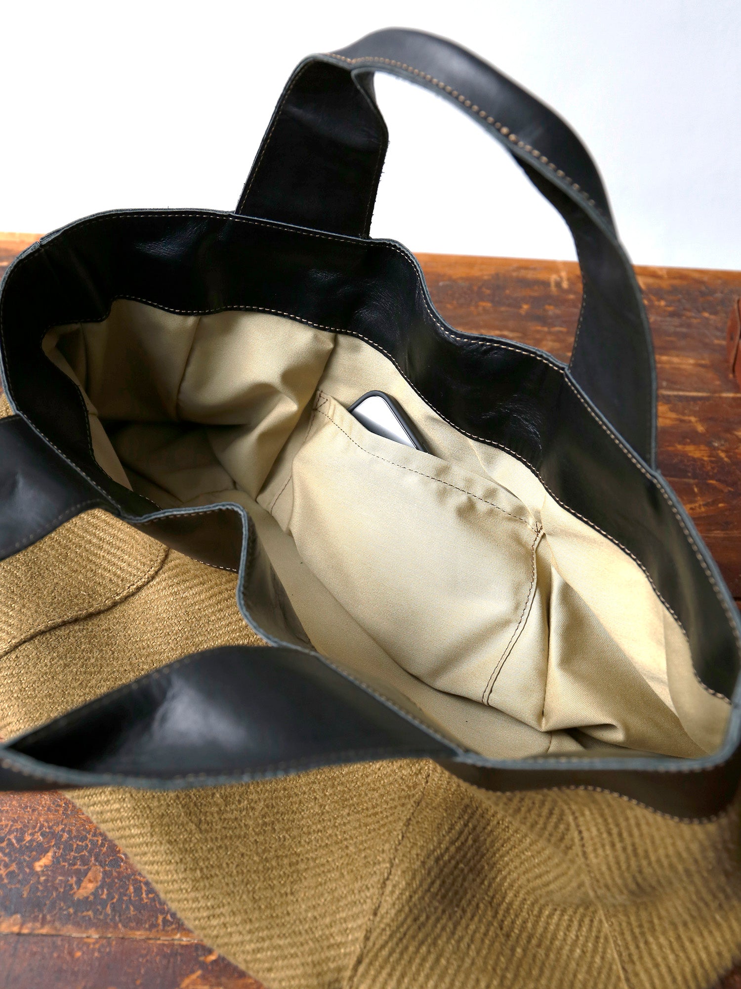 内ポケット付き