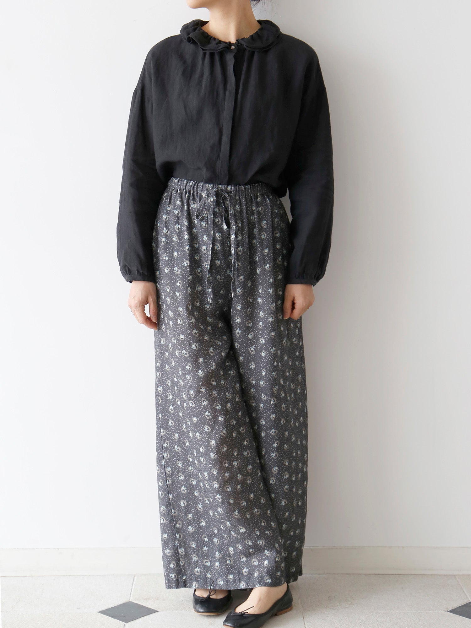 パンツ：ロバン