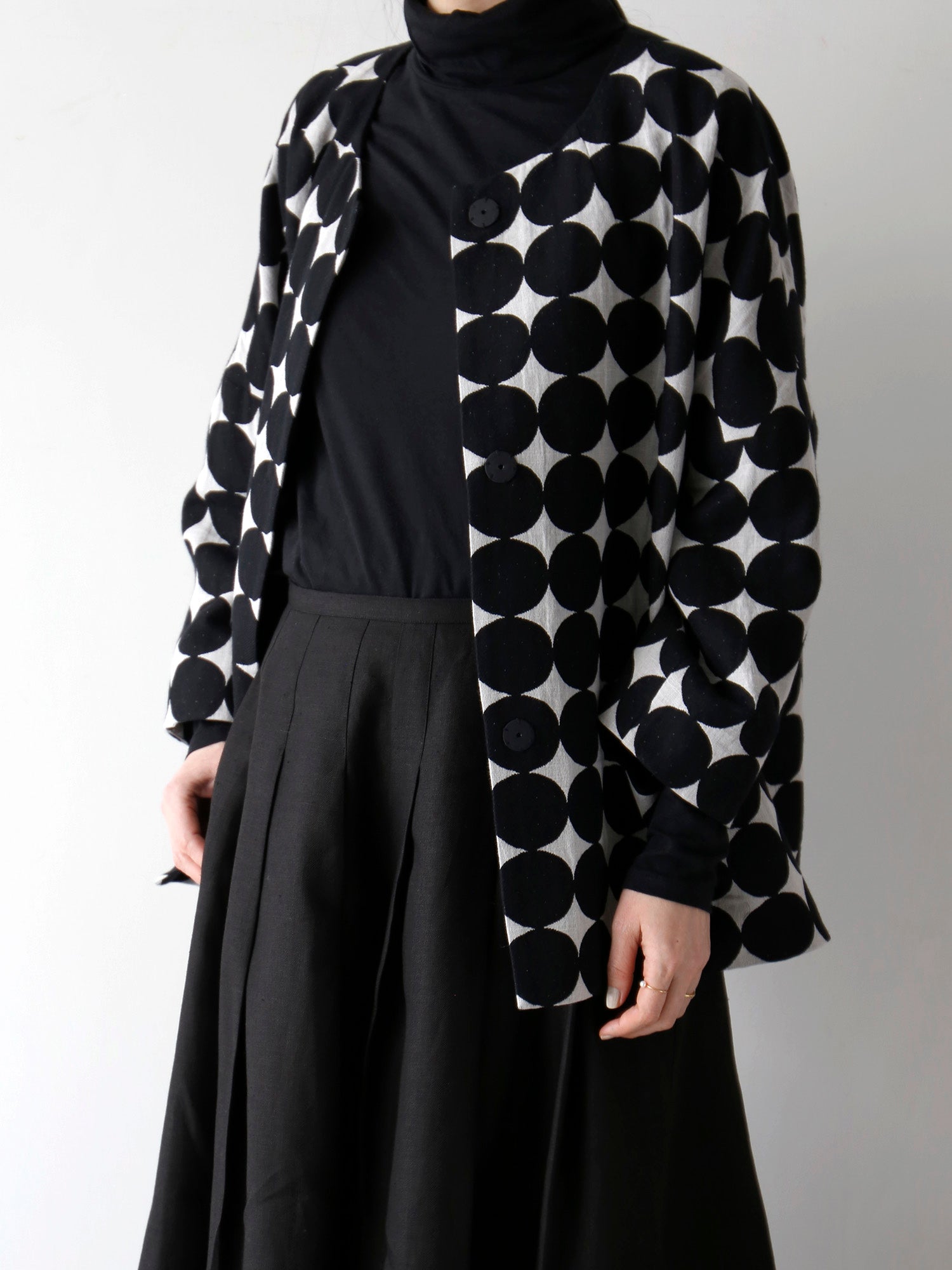 カットソー：HÉRNI No.31 タートルネックロングスリーブ（身長167cm）