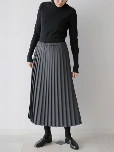 ニット：コルルール・トリコ（身長166cm）