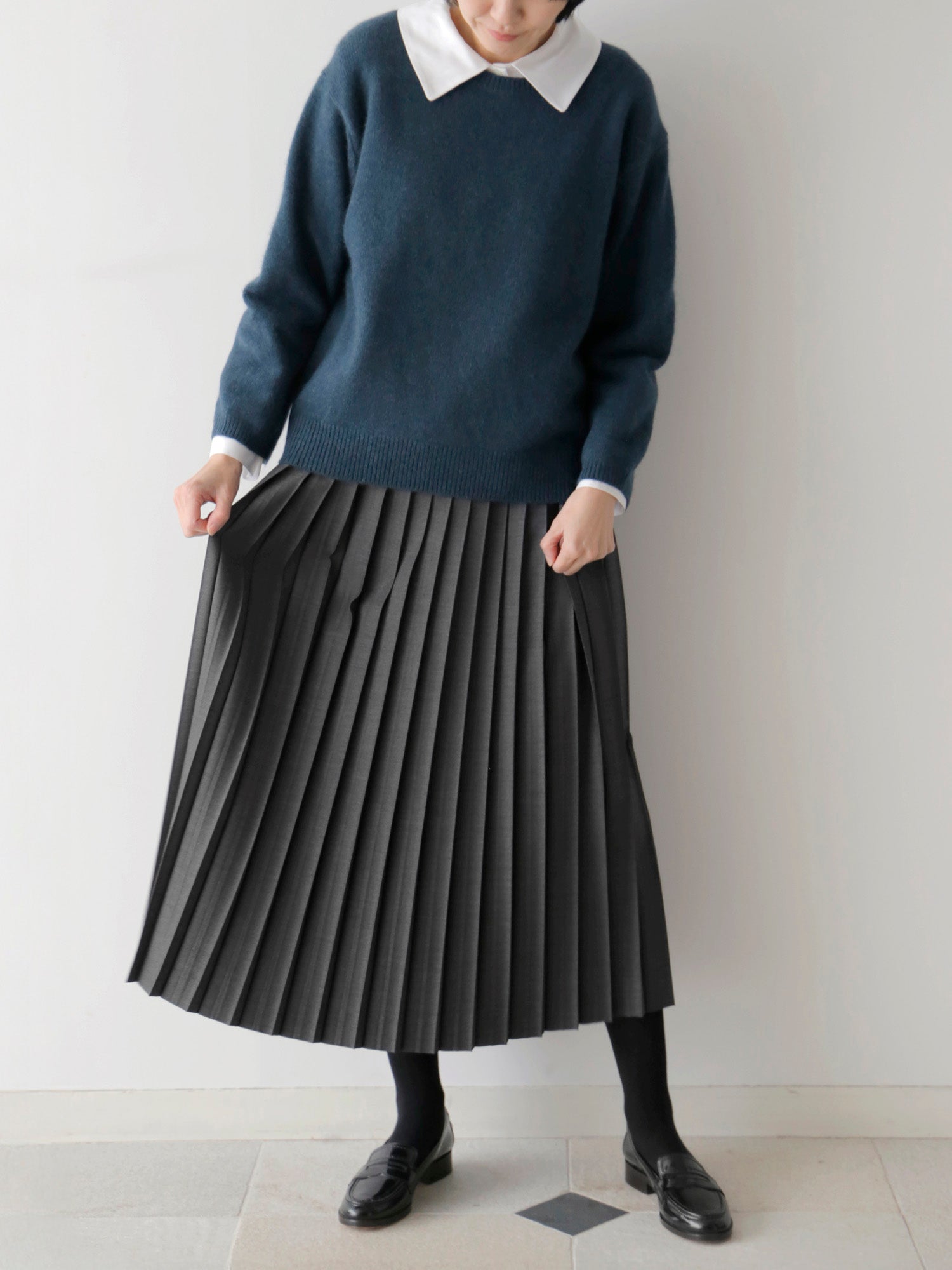 ブラウス：エルザ、ニット：ヒューゴ（身長166cm）