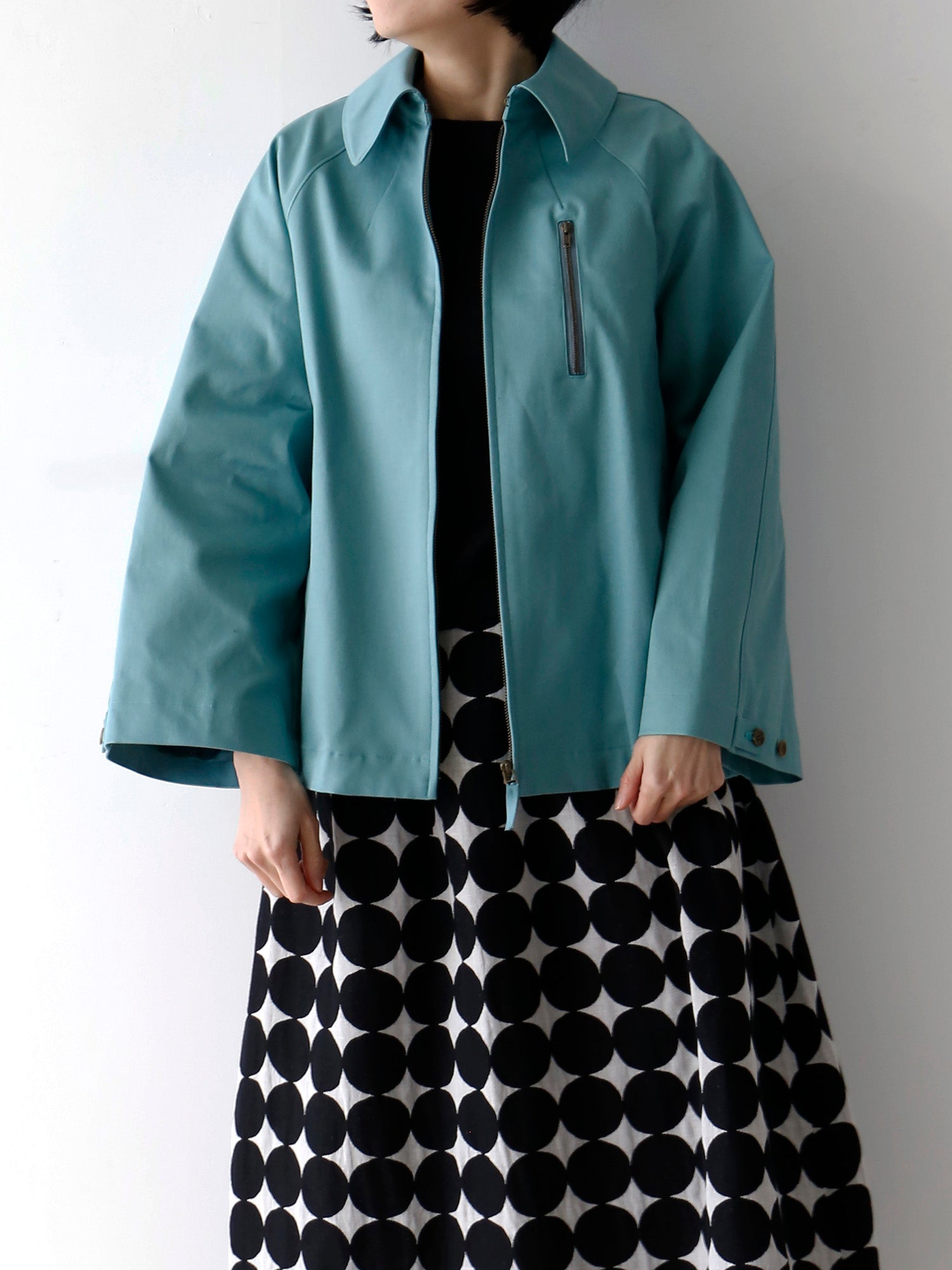 ニット：ネア（3月上～中旬お届け）<br>スカート：ブリダ（身長166cm）