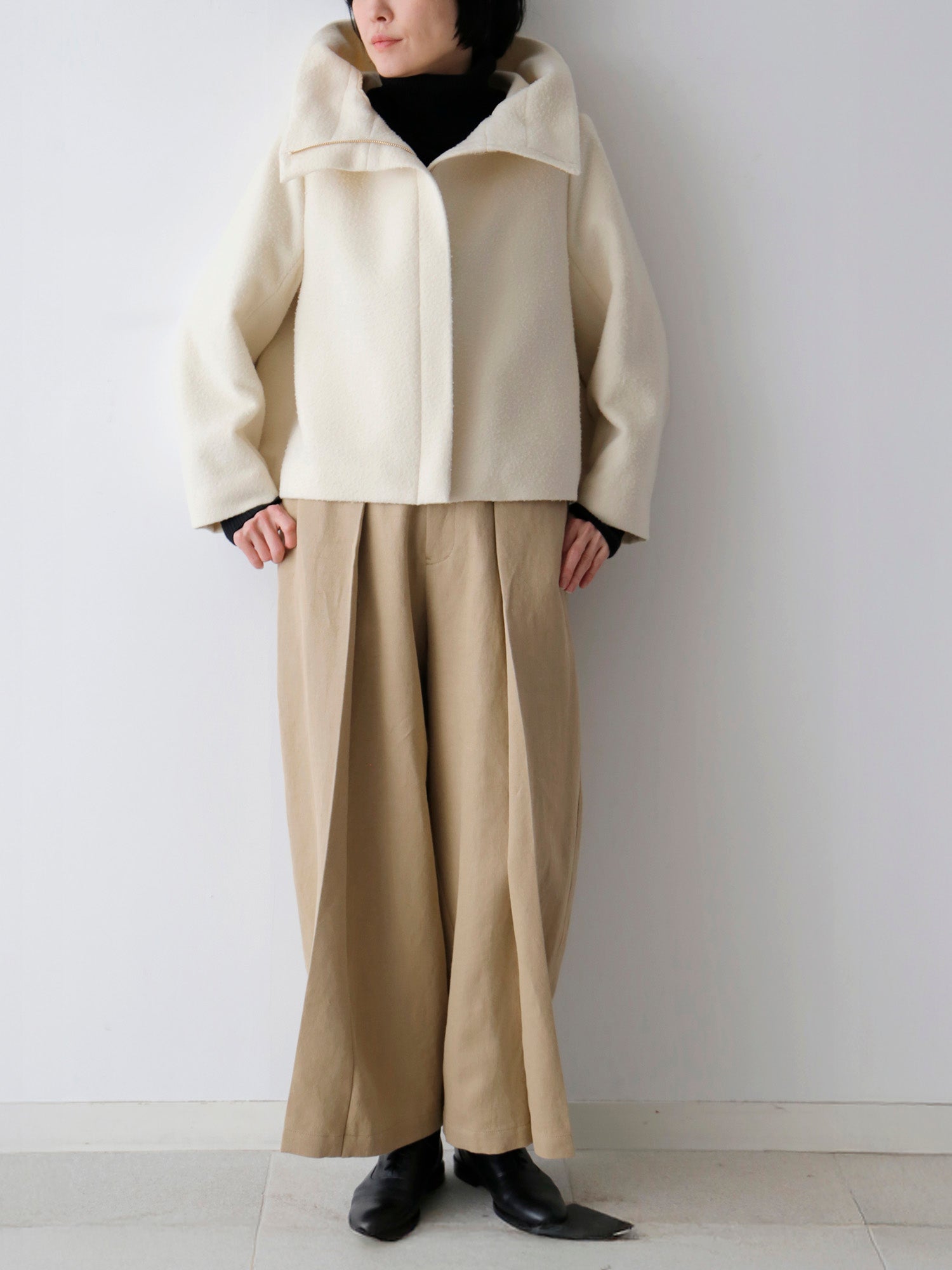 パンツ：コリー / ベージュ