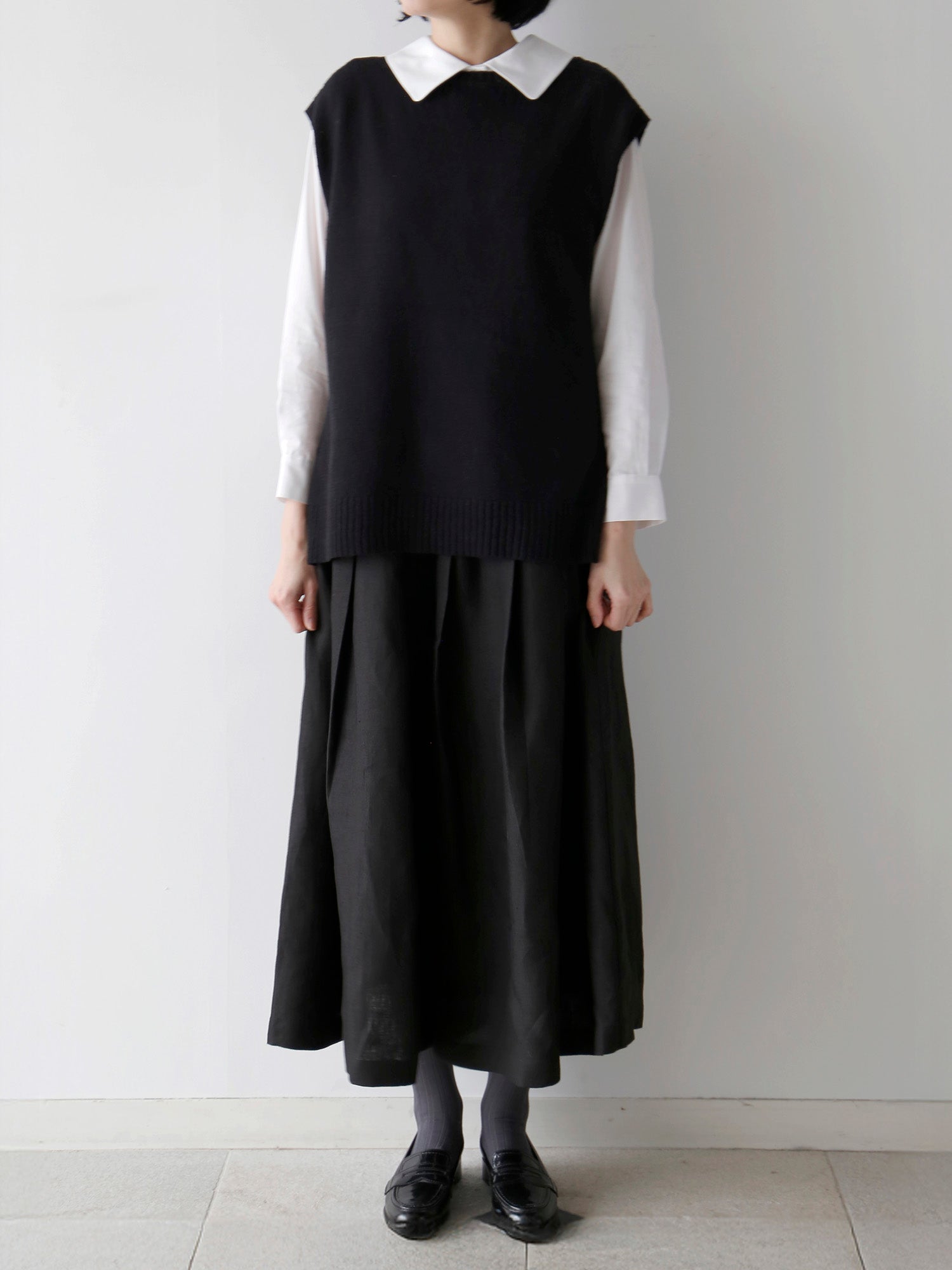 ベスト：ポピー、パンツ：シモナ<br>靴下：ショーセット・ココ（身長166cm）