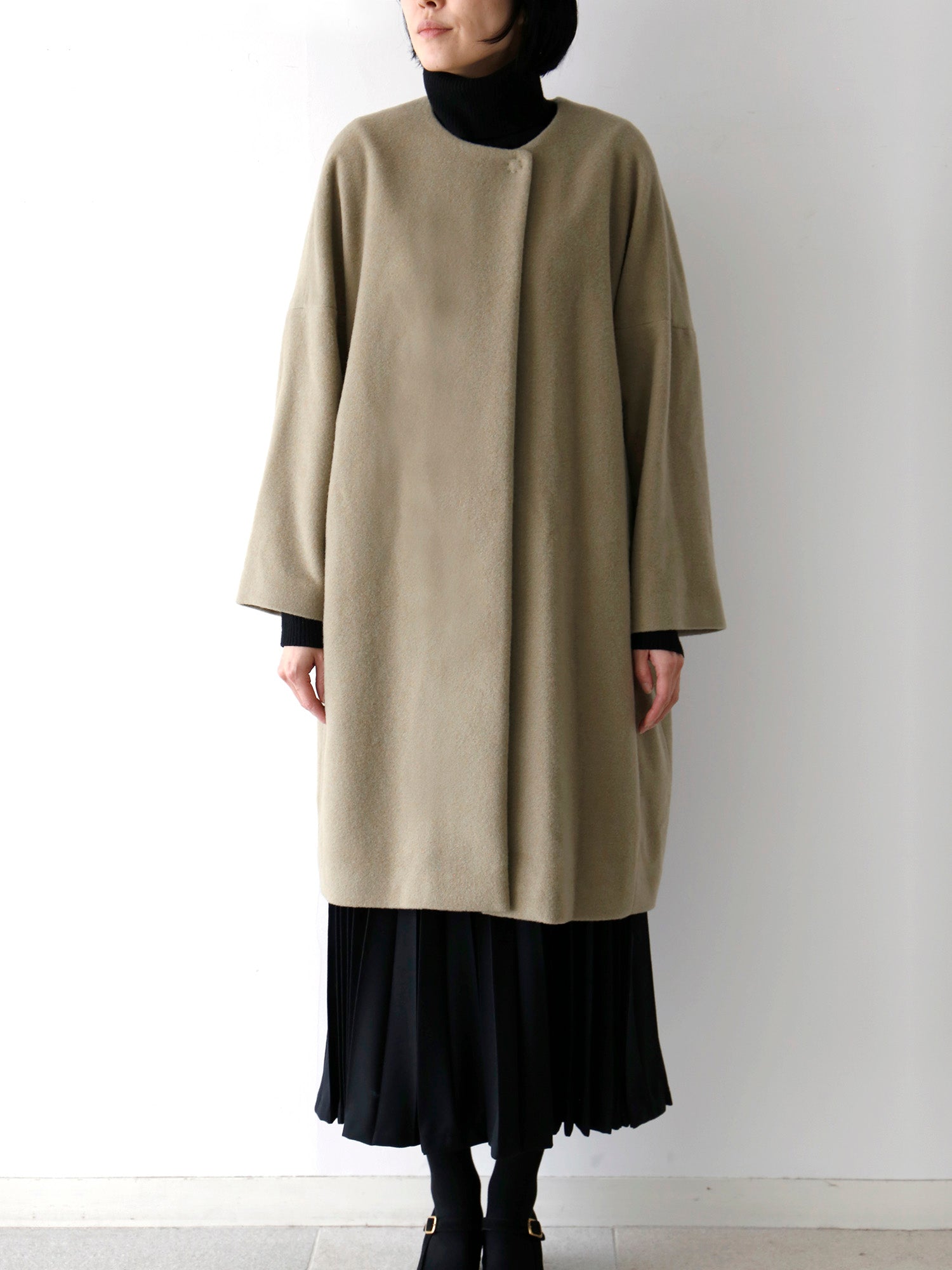 タートルニット：コルルール・トリコ、スカート：アンナリーナ