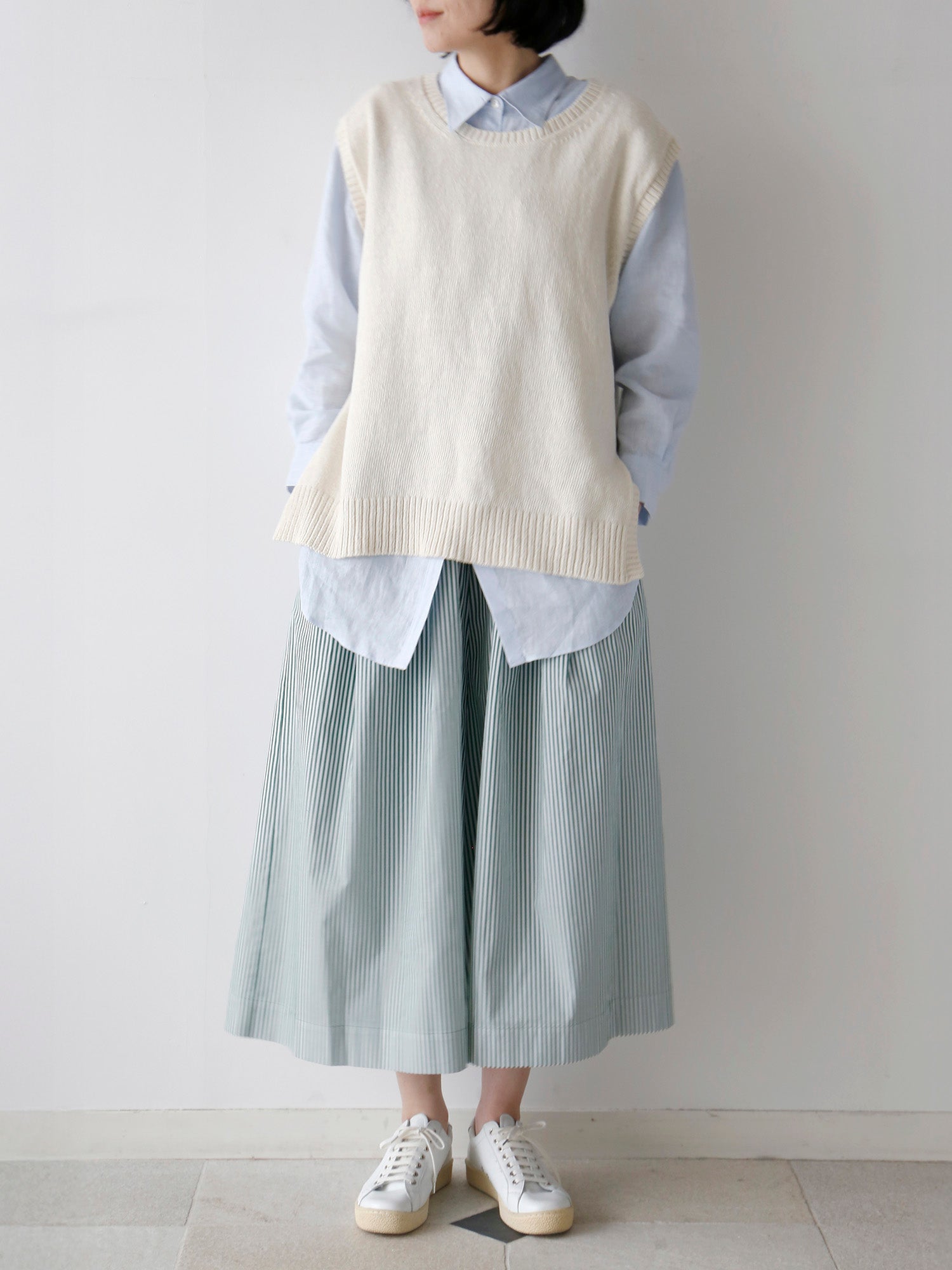 ベスト：ポピー<br>シャツ：私物（身長166cm）