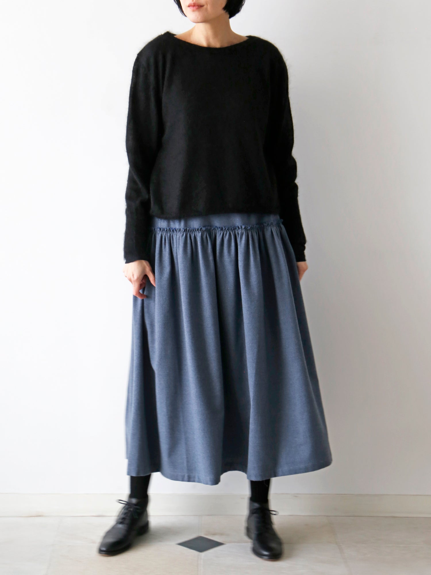 カットソー：HÉRNI No.30 ロングスリーブ<br>スカート：オンディーヌ（身長166cm）