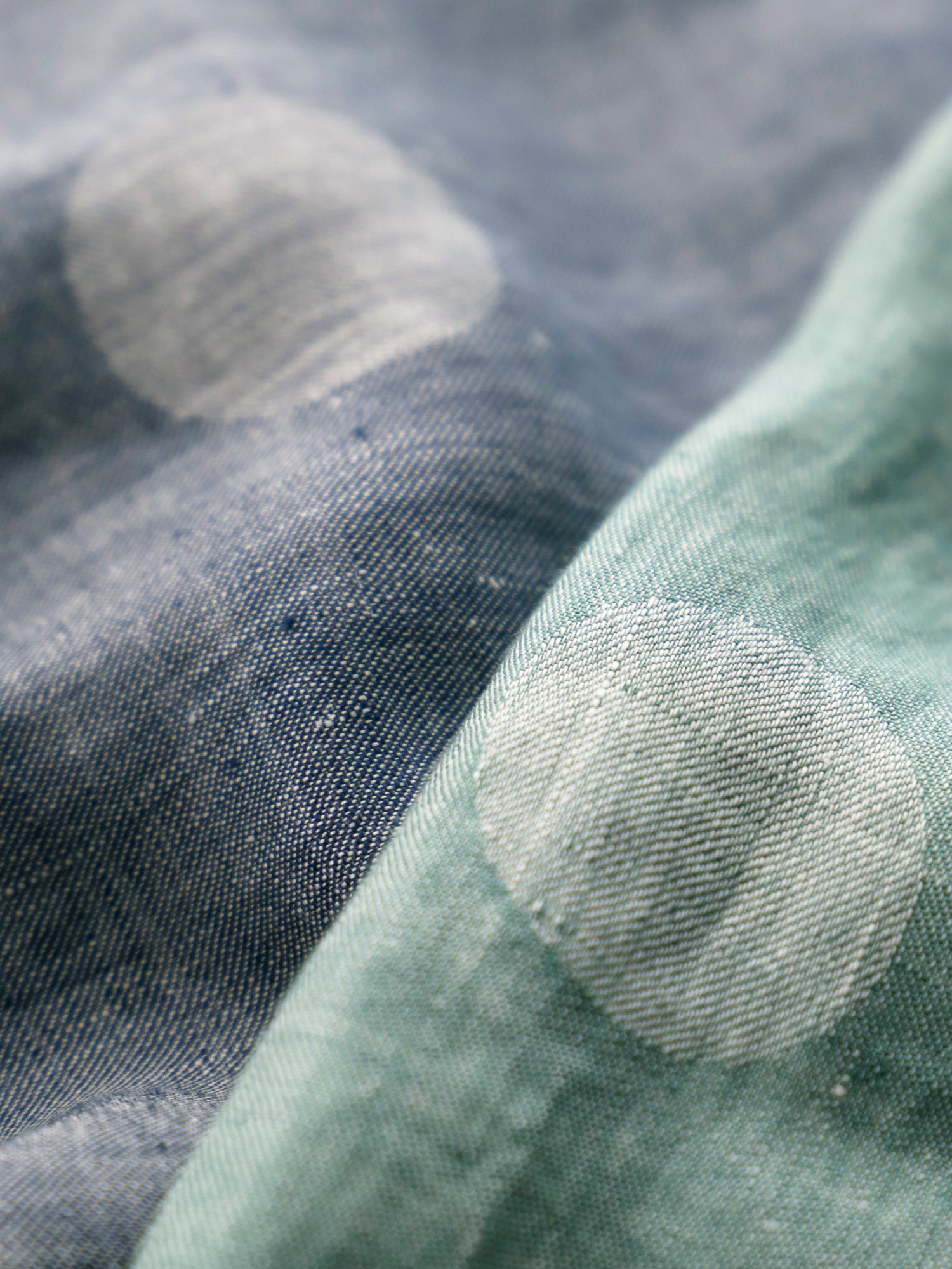 左：マラン　右：マント（緑）