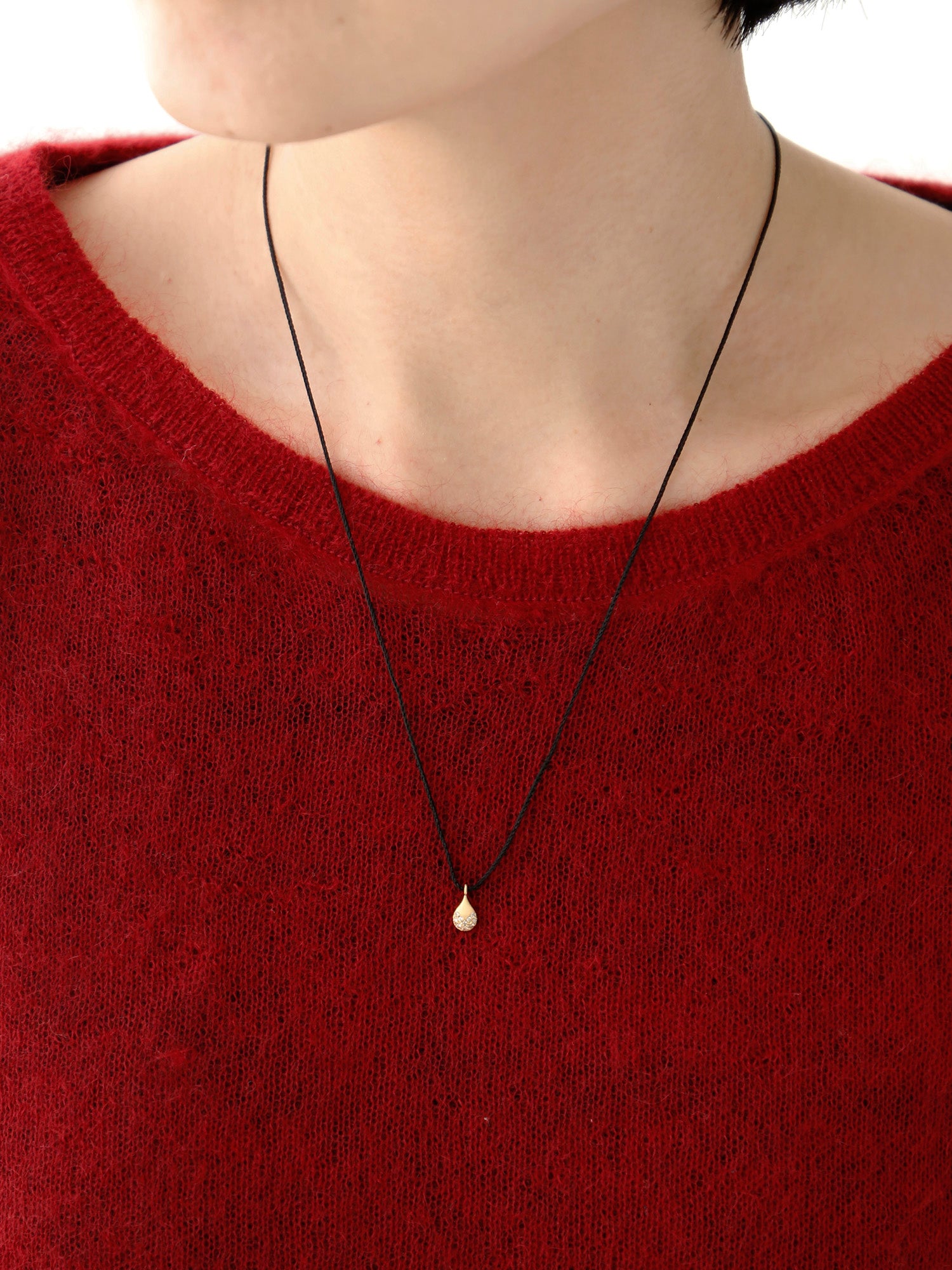 留め具を後ろから14cmの位置で留めています