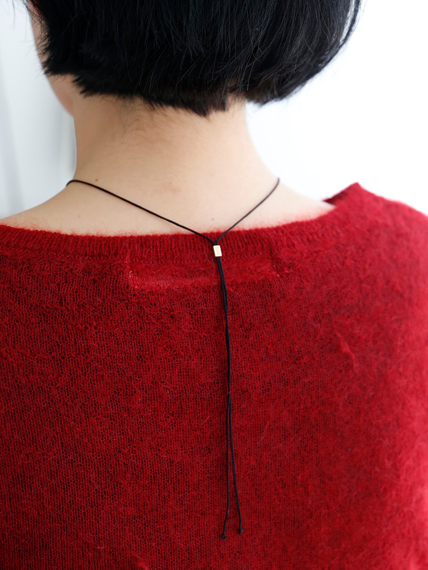 留め具を後ろから14cmの位置で留めています