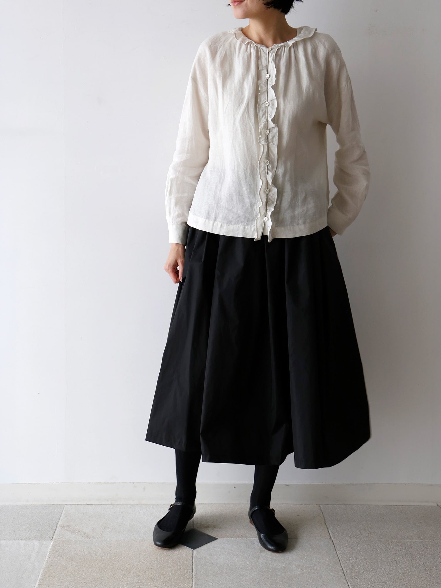 ブラウス：フェリシア<br>靴下：ショーセット・ココ（身長166cm）