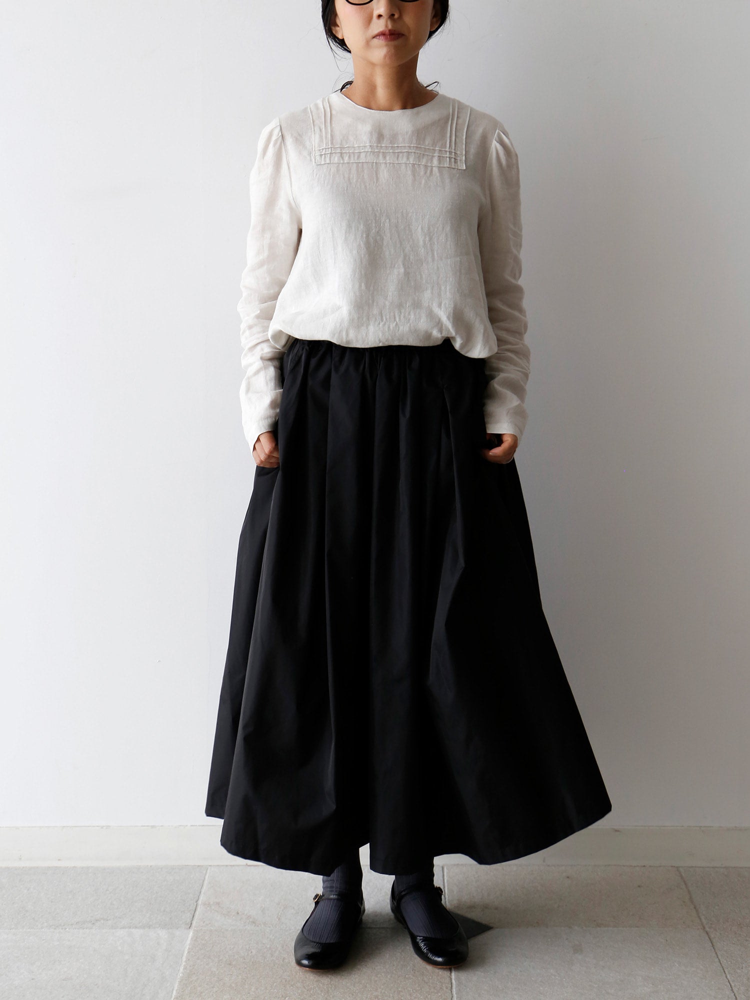 ブラウス：サーラ<br>靴下：ショーセット・ココ（身長153cm）