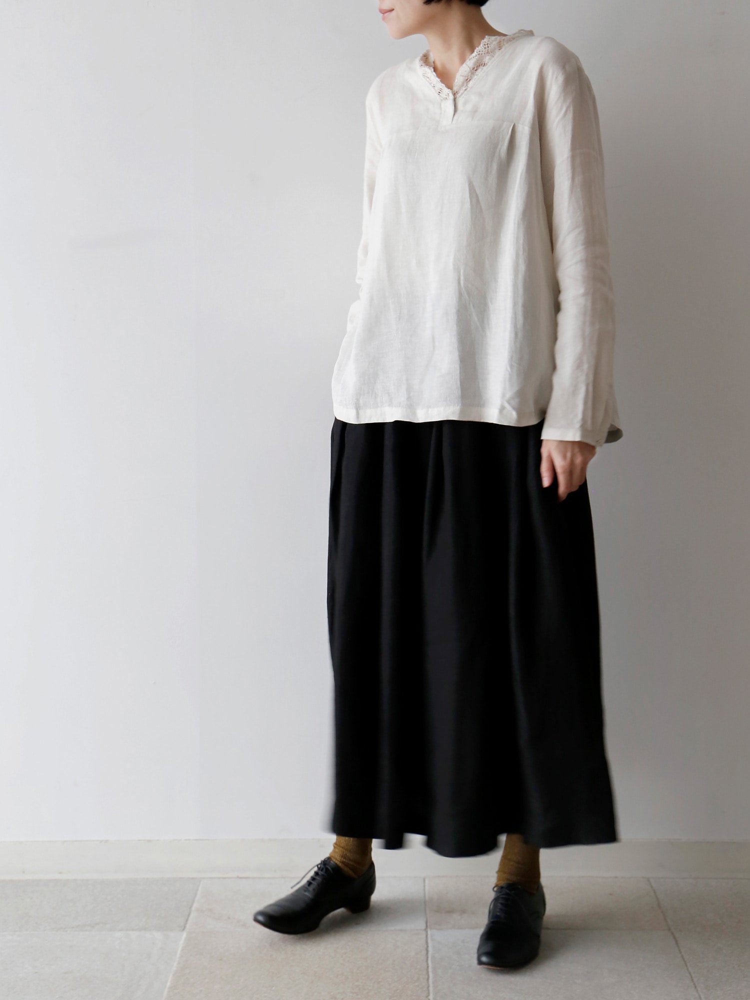 パンツ：シモナ<br>靴下：ショーセット・ジュジュ（身長166cm）
