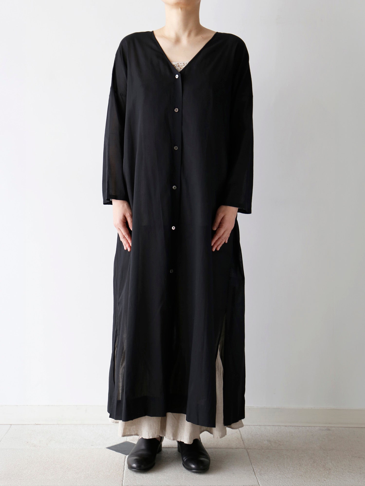 フラックス（身長160cm）<br>ワンピース：ラウナ