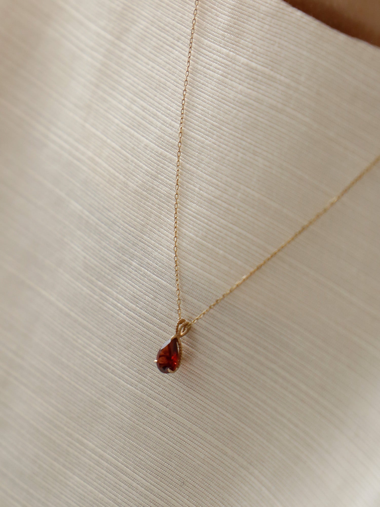 MAISON RUBUS. raindrop ネックレス 10KYG/garnet