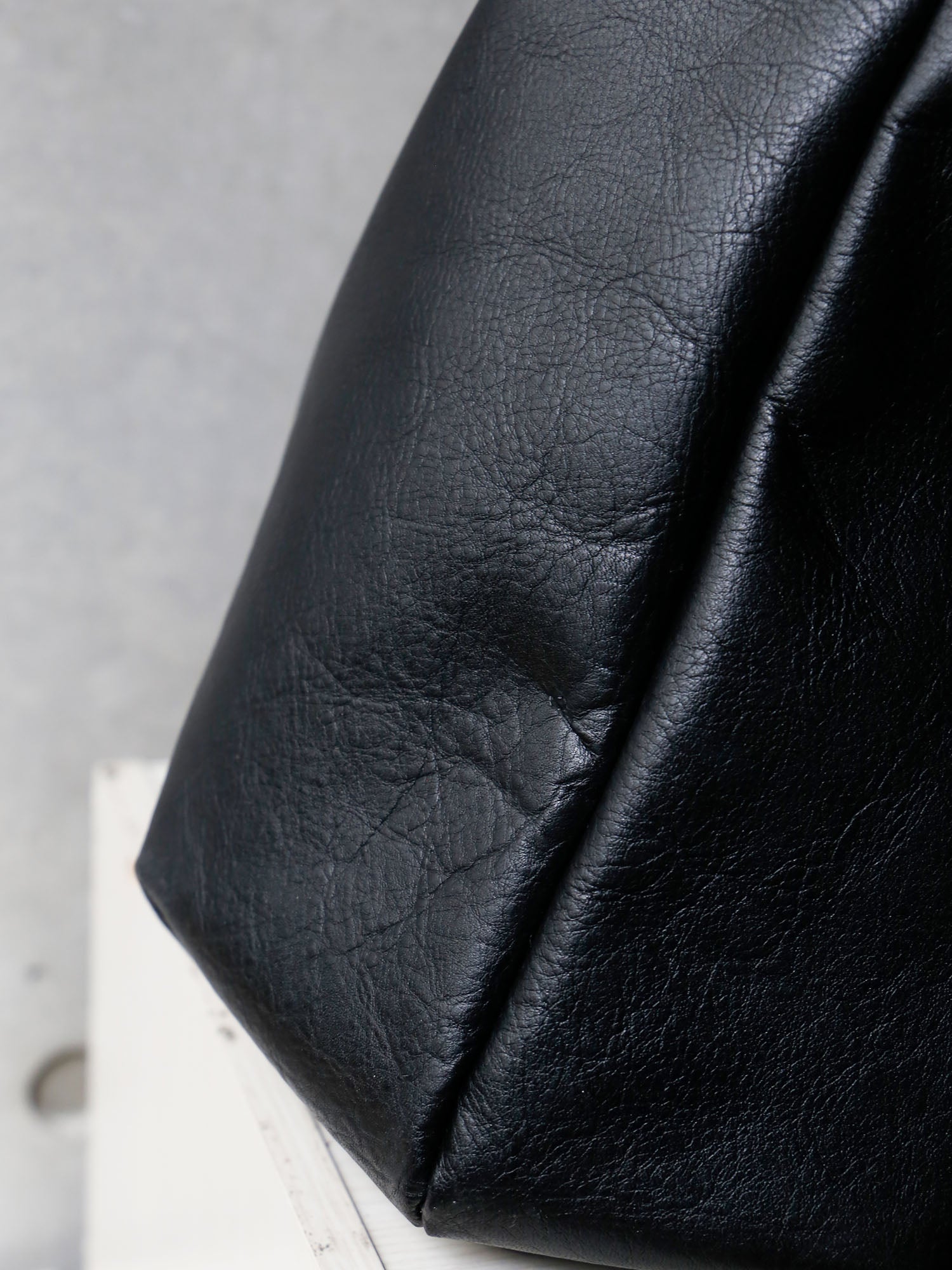 シボ（皺）の入り方は個体差があります