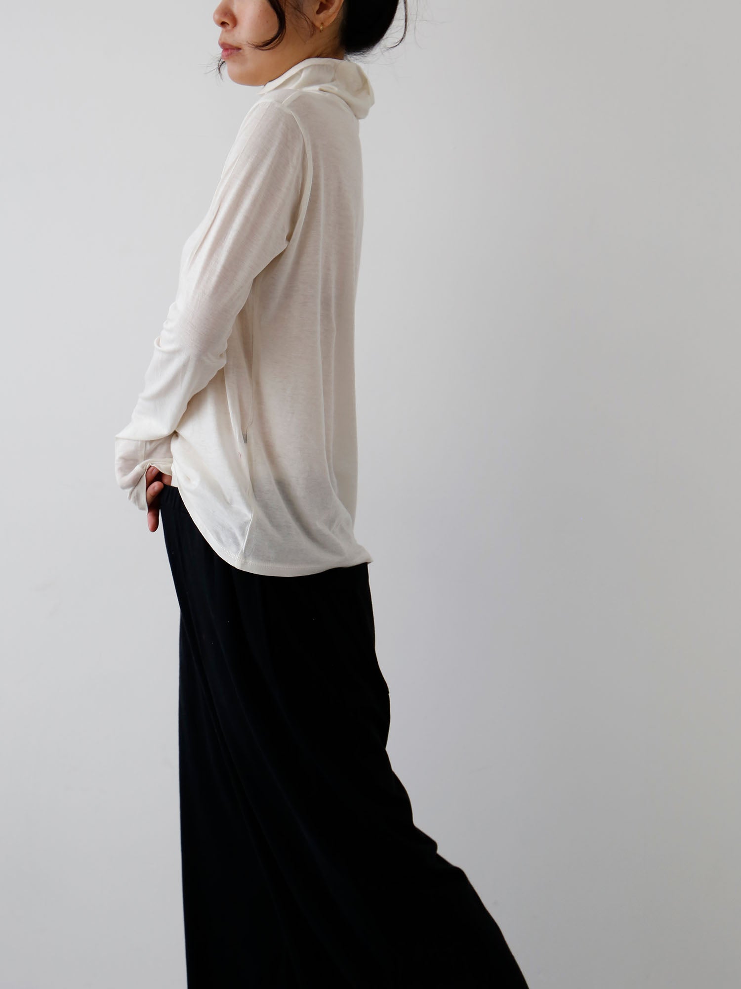 HÉRNI No.31 タートルネックロングスリーブ