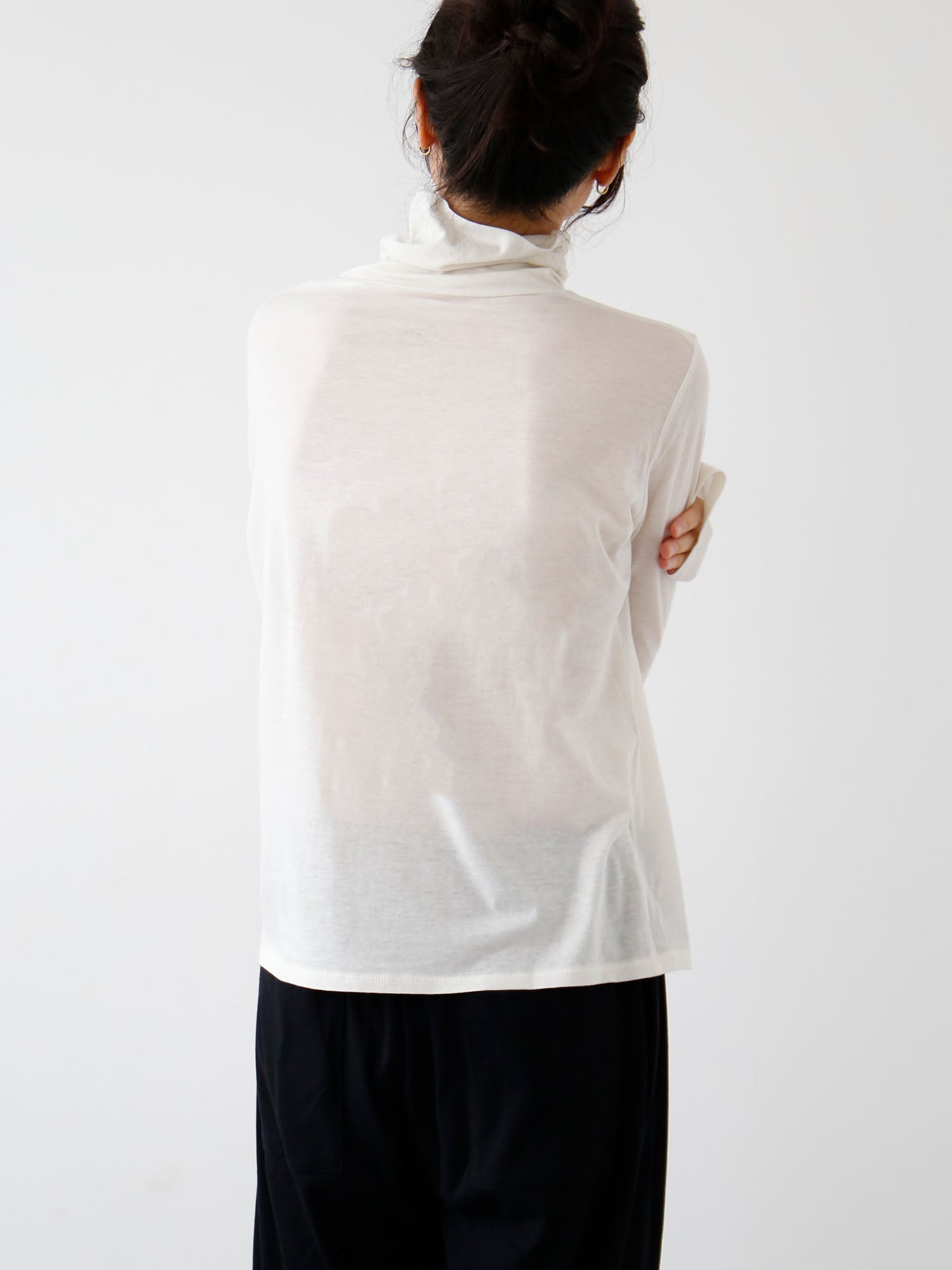 HÉRNI No.31 タートルネックロングスリーブ