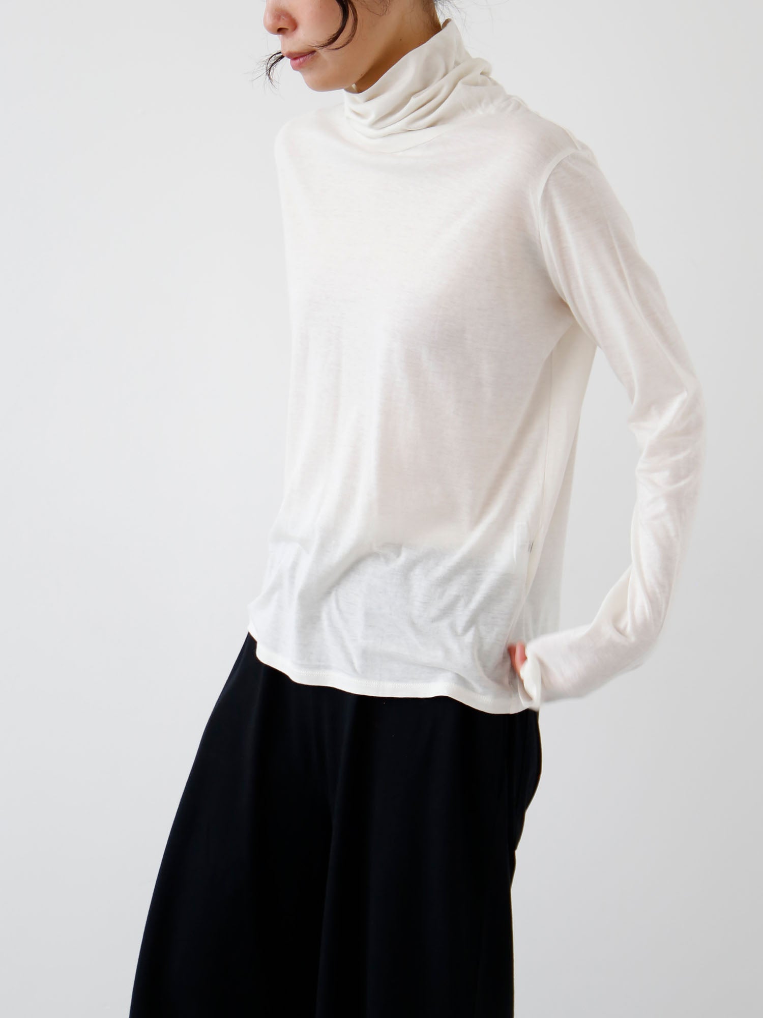 HÉRNI No.31 タートルネックロングスリーブ