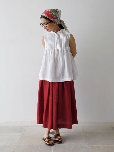 ルージュ（身長153cm）<br>ブラウス：フィン