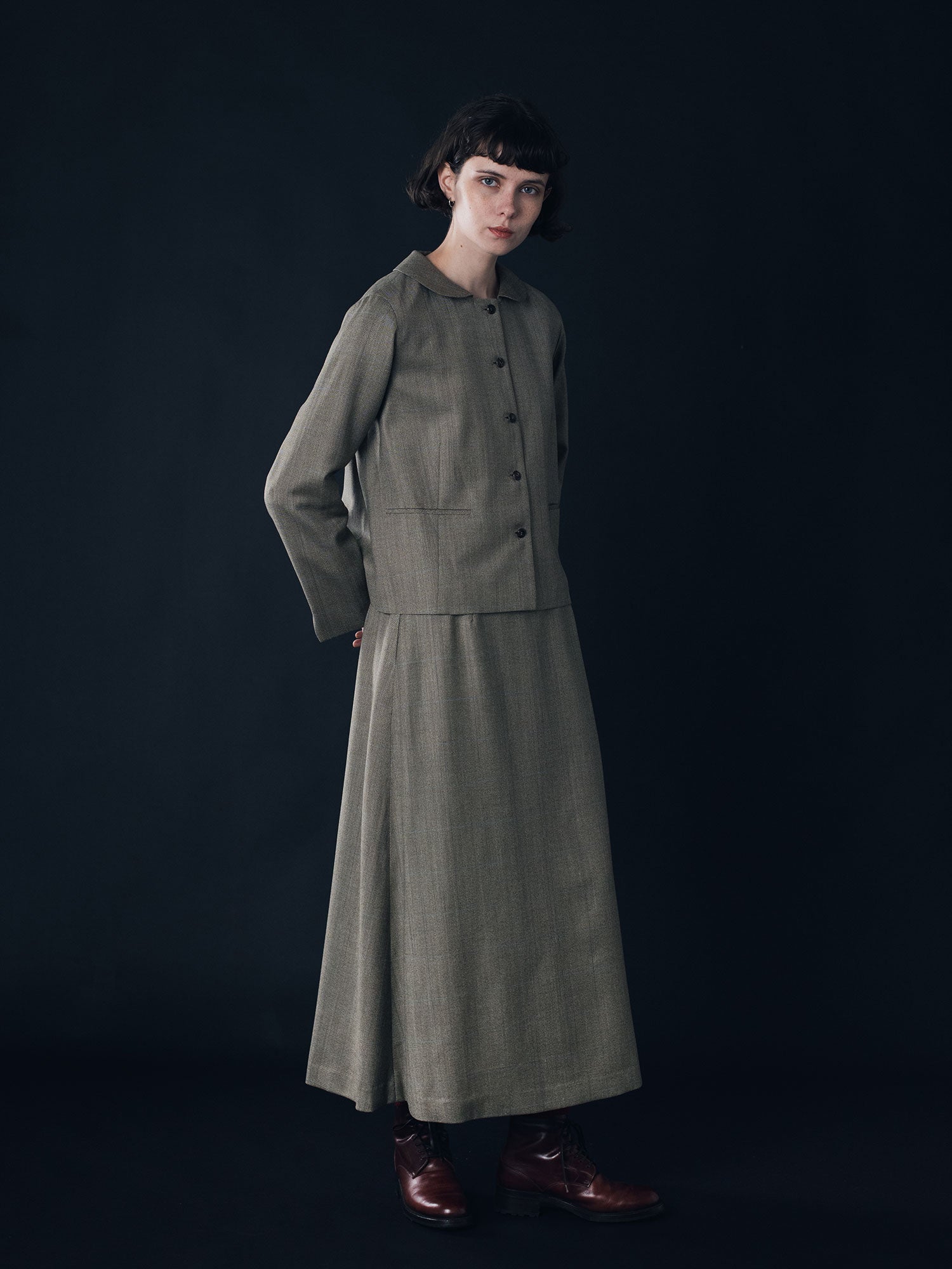 ジャケット：ギヨーム<br>スカート：アルノー38サイズ（身長172cm）