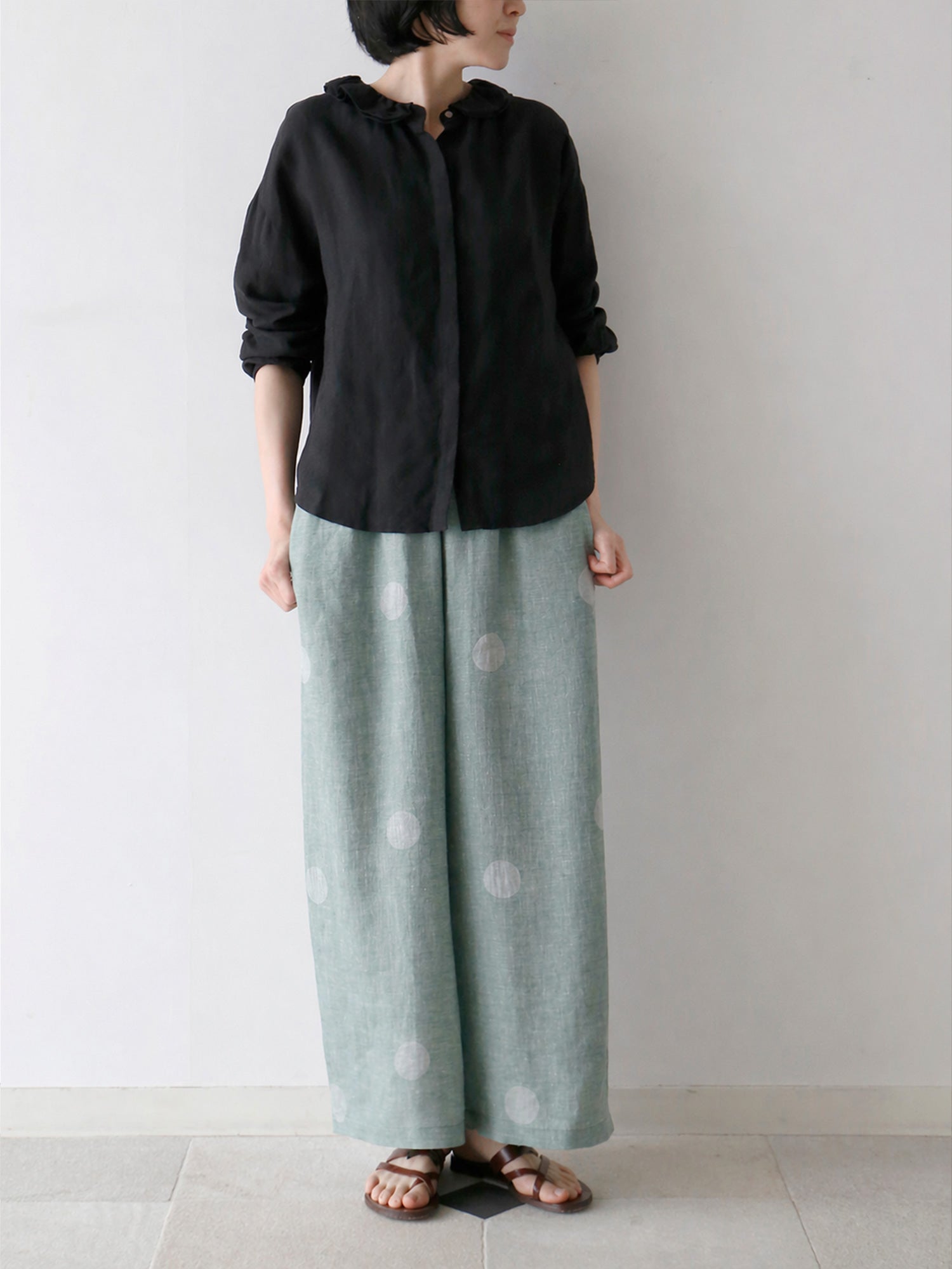 マント（身長166cm）<br>ブラウス：レイチェル