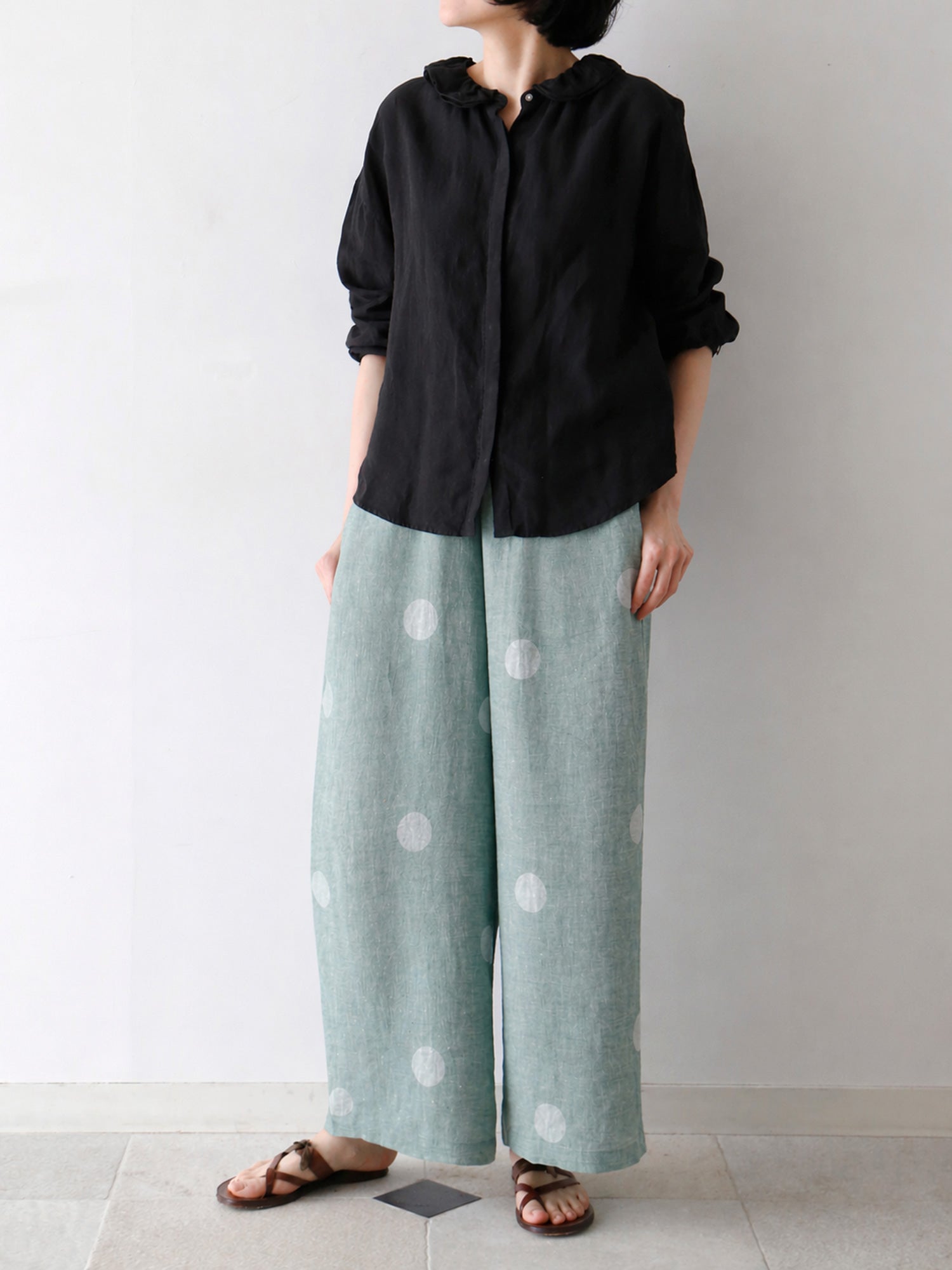 マント（身長166cm）<br>ブラウス：レイチェル