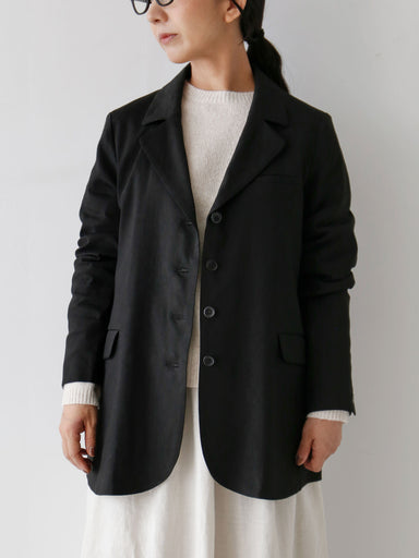 ノアール36（身長153cm）<br>ニット：ヒューゴ