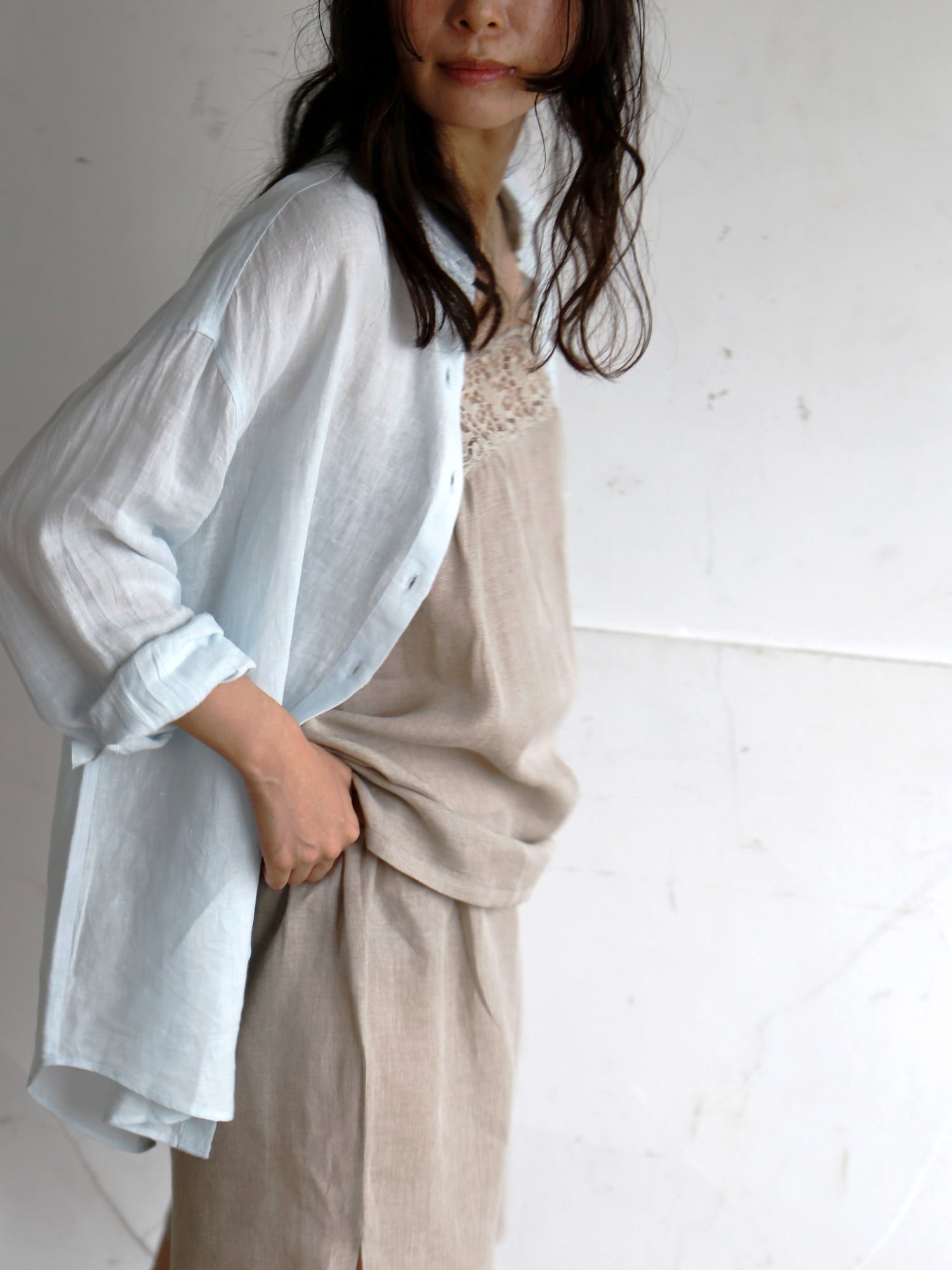 キャミソール：HÉRNI No.6 キャミソール【リネン】<br>パンツ：HÉRNI No.7 ボクサーパンツ【リネン】（身長167cm）