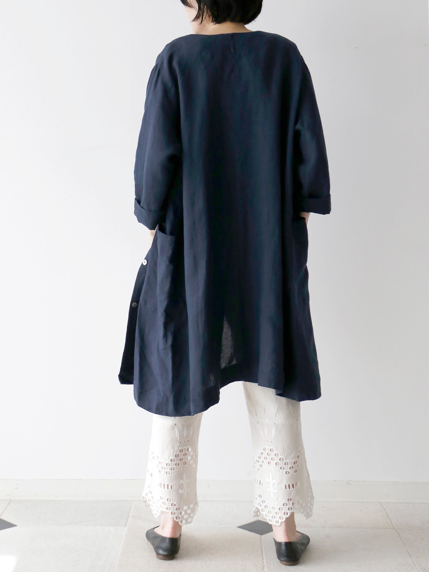 ナイトブルー（身長166cm）<br>パンツ：リンジー