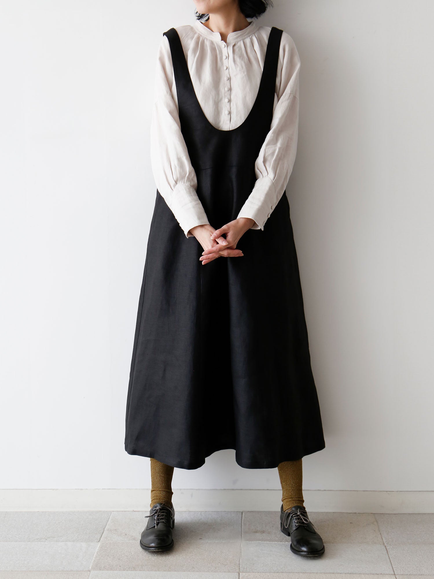 ドール<br>ブラウス：アデル、ジャンパースカート：パウリナ