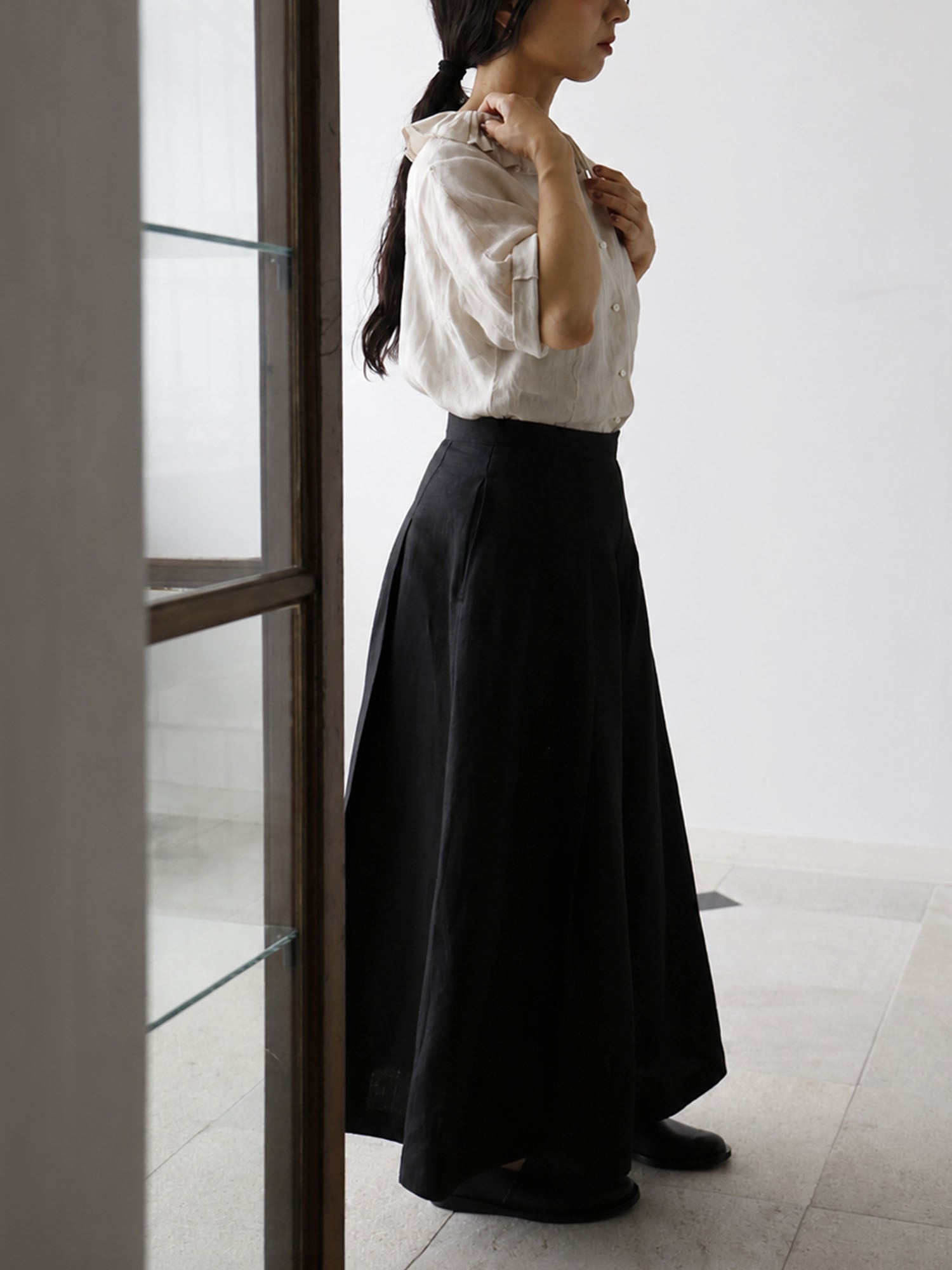 アイボリー（身長153cm）<br>パンツ：シモナ