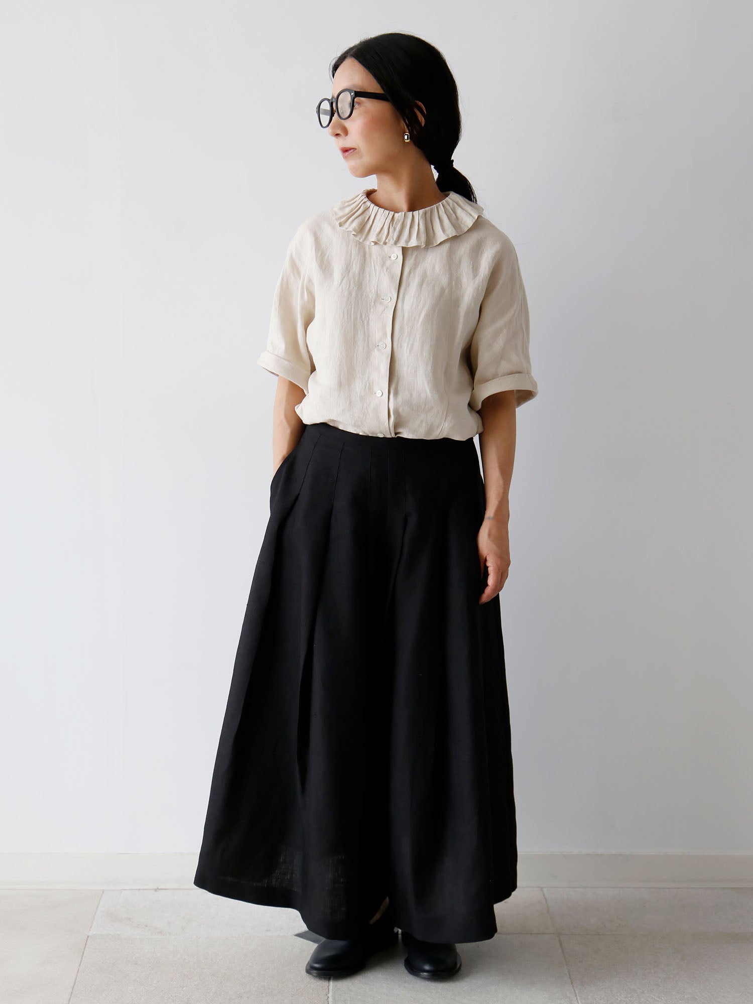アイボリー（身長153cm）<br>パンツ：シモナ