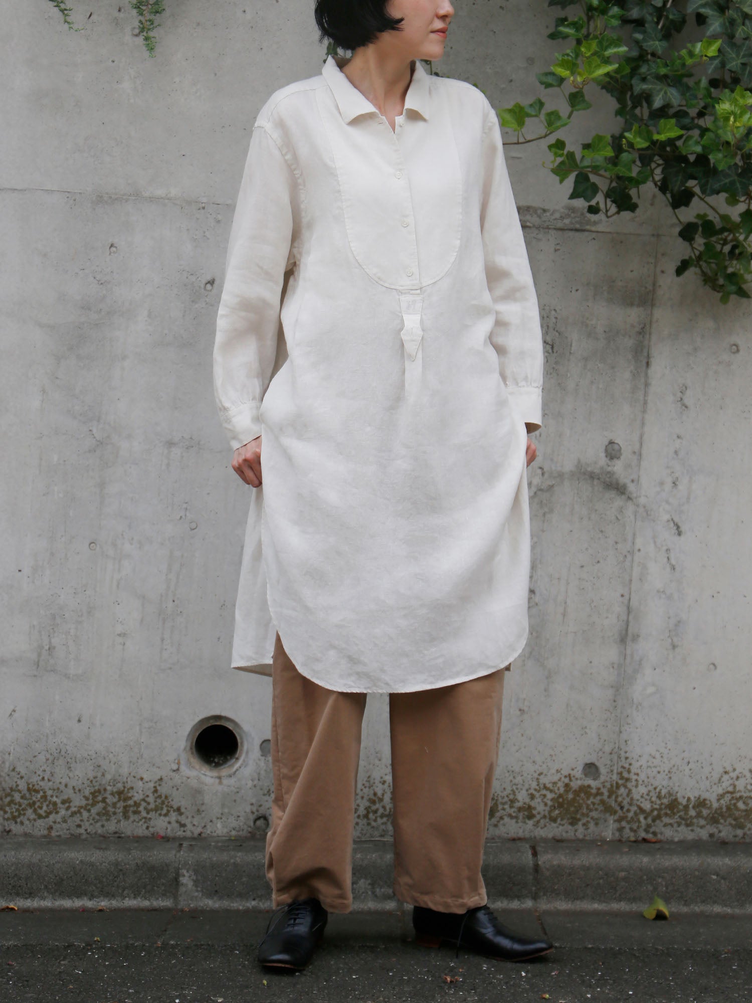 シャツ：HÉRNI No.56 シャツ