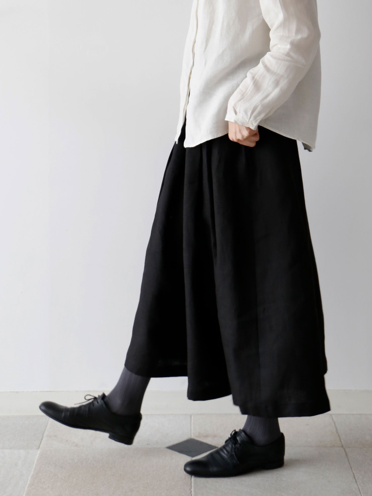 グリフォンセ<br>キュロットパンツ：シモナ（身長166cm）