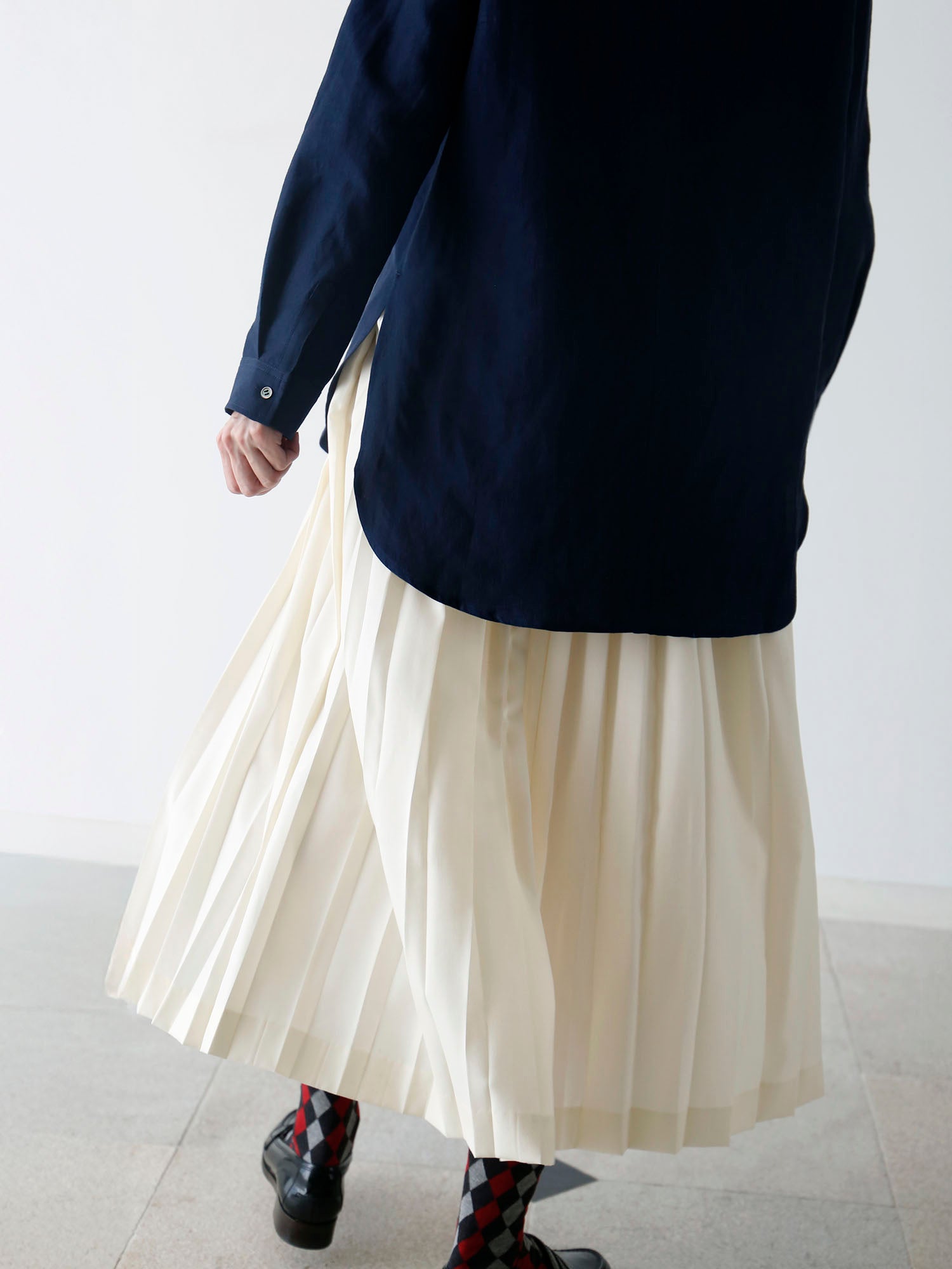 ルージュ<br>ブラウス：レノー、スカート：私物
